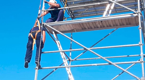 Respuesta ante una Emergencia en Altura: Rescate de un Trabajador Colgado de un Andamio